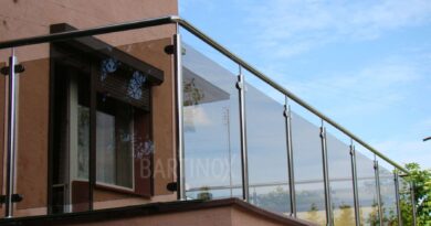 Balustrady nierdzewne w pasie nadmorskim