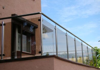 Balustrady nierdzewne w pasie nadmorskim